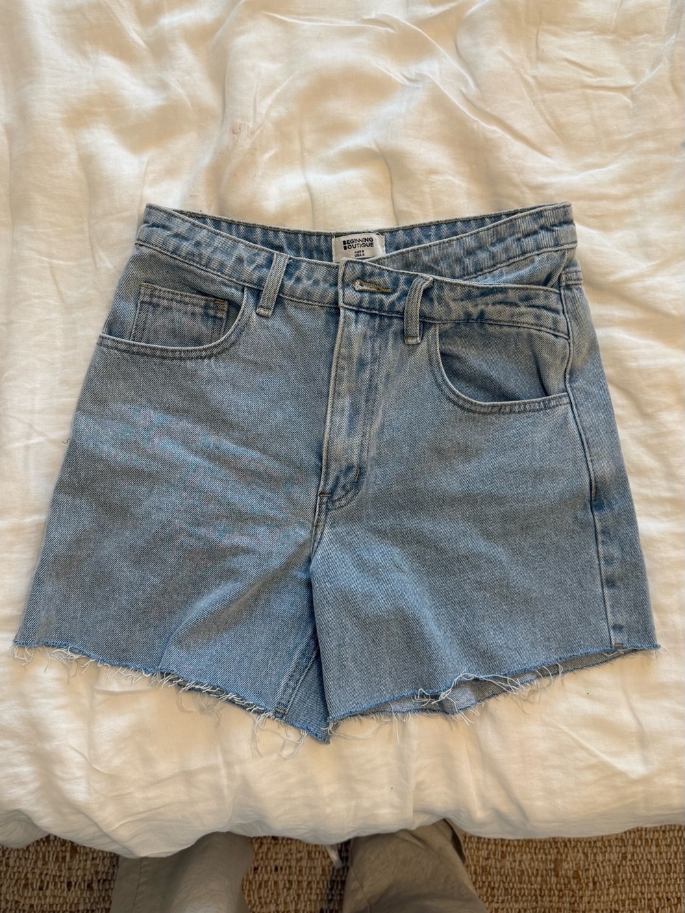Beginning Boutique Light Wash Denim Shorts Size USA 4